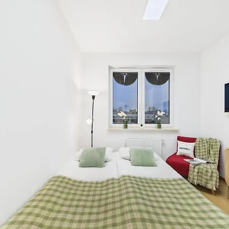 Budget-friendly Praga By Renters ワルシャワ